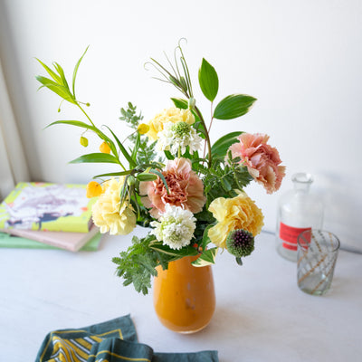カーネーションの花束 M